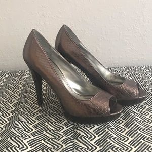 Calvin Klein snakeskin peep toe platform pumps sz7